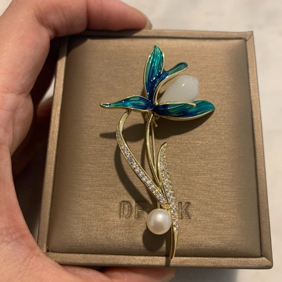 Brooch